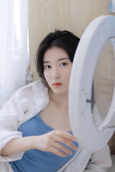 白桃松木(校园)请你吃糖凌虚阁